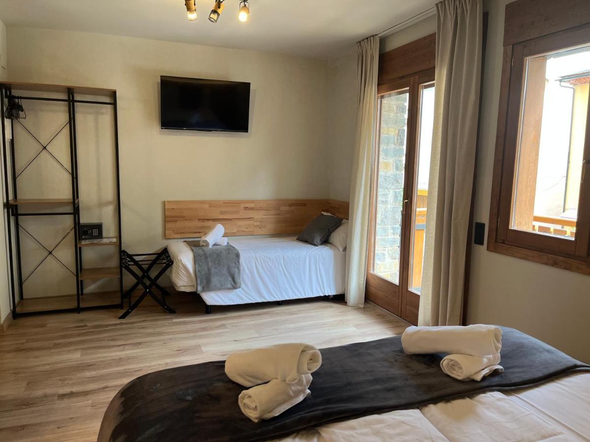 Hotel Els Encantats Espot Exterior foto